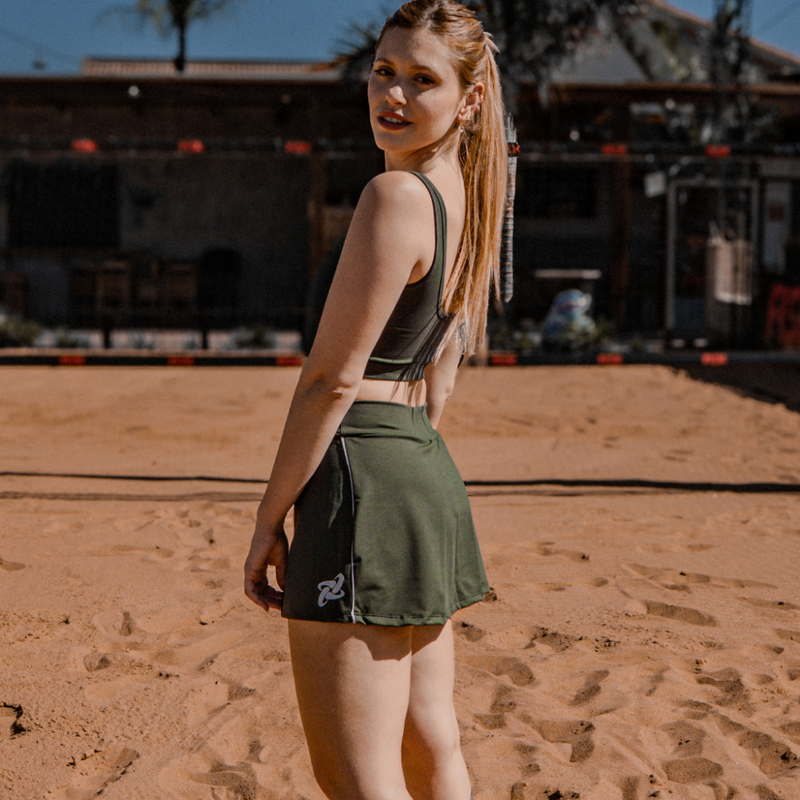 Conjunto Fitness Feminino Poliamida Burst Shorts Saia e Top Alça Larga Beach Tennis Academia Corrida